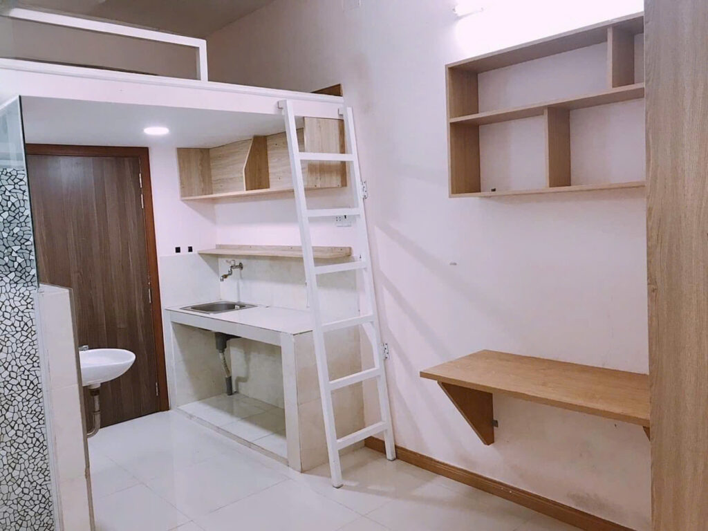 tổng quan phòng trọ giá rẻ Tân Bình có gác, bàn làm việc, kệ bếp