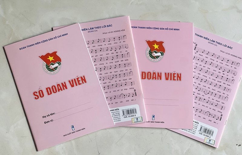 Giấy xác nhận đăng ký nghĩa vụ quân sự và sổ đoàn viên nộp khi làm thủ tục nhập học